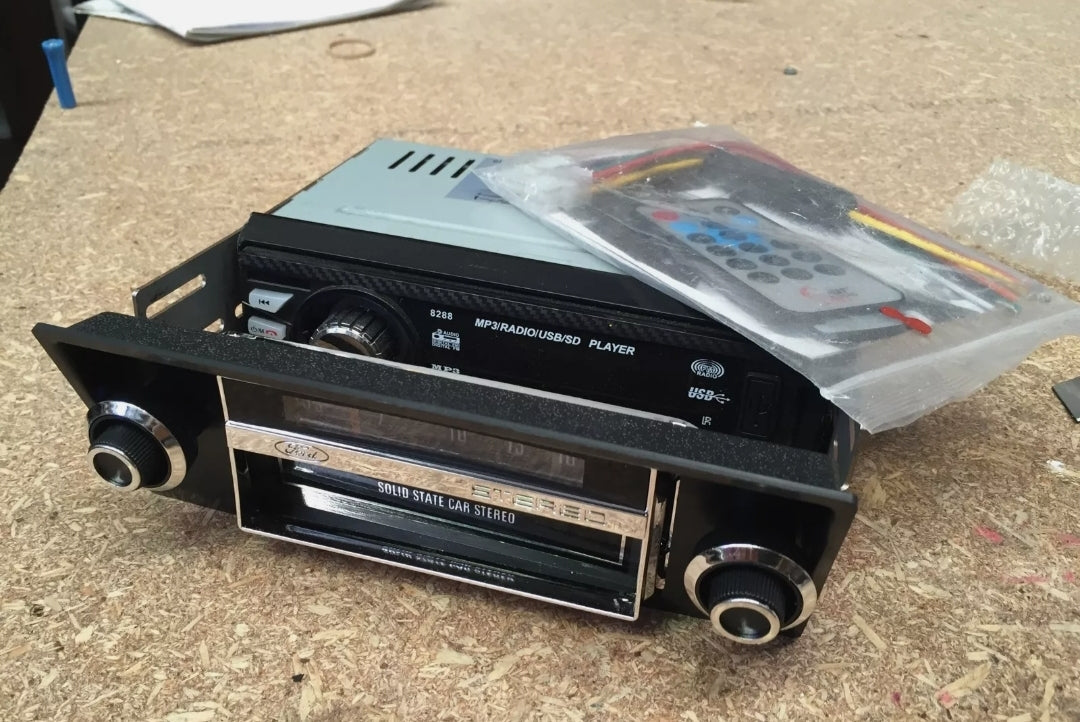 XA XB GT GS FORD 8 TRACK DUMMY FACE RADIO - USB PLAYER